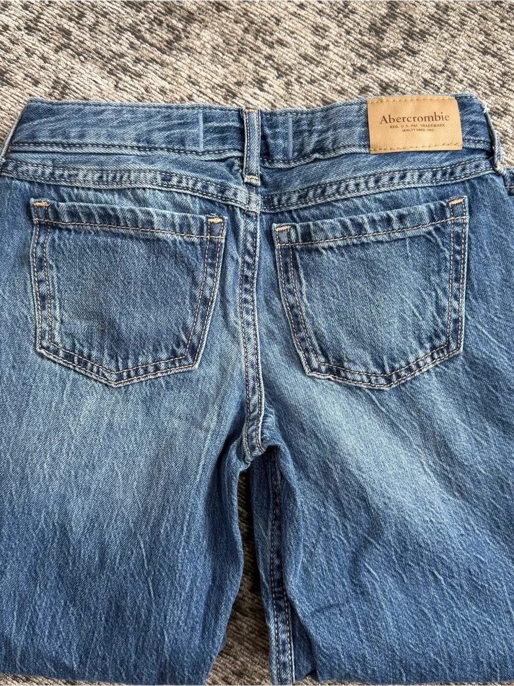 Abercrombie Kids Low Rise Baggy Fit Blue Denim Jeans Faded Medium Wash Size 5/6